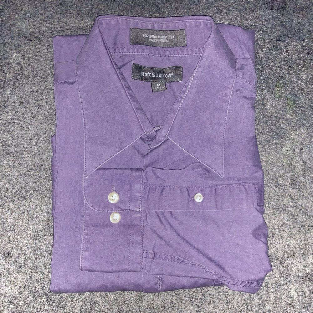 Men’s dress shirt size medium